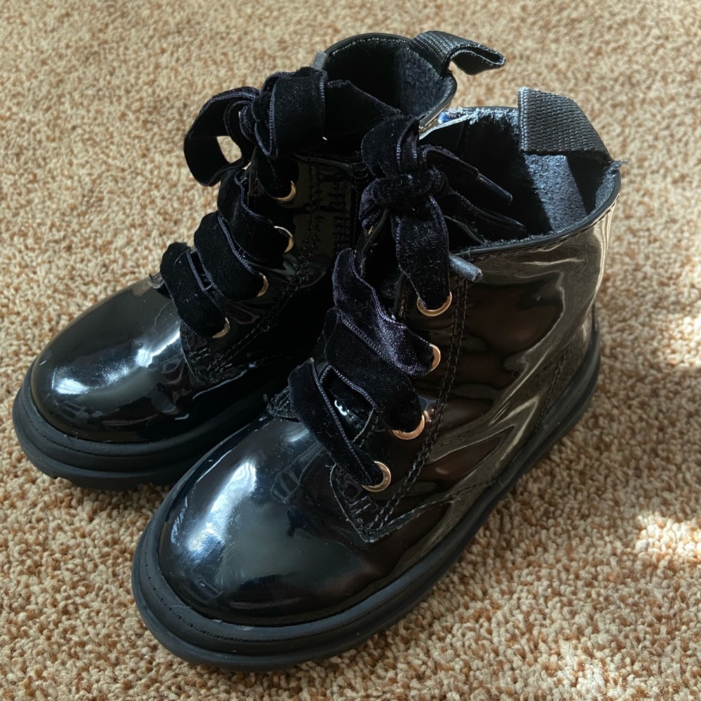 Combat boots